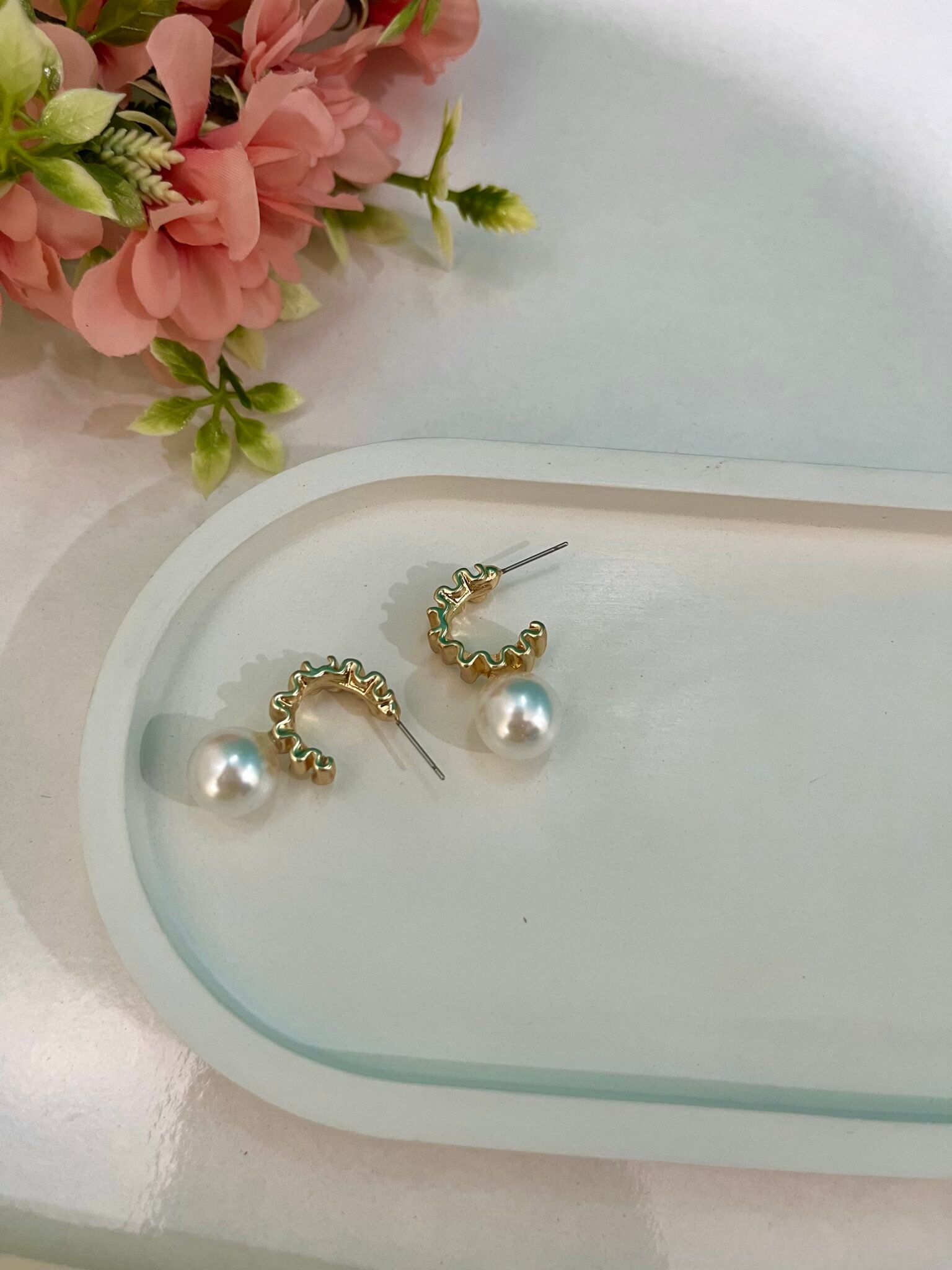Nia Gold Pearl Earrings - Image 2